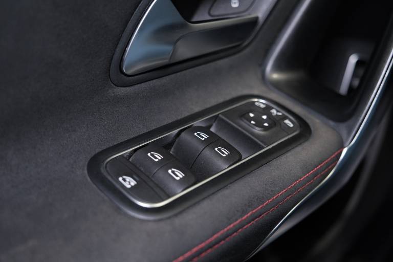 MERCEDES-BENZ A 180 34