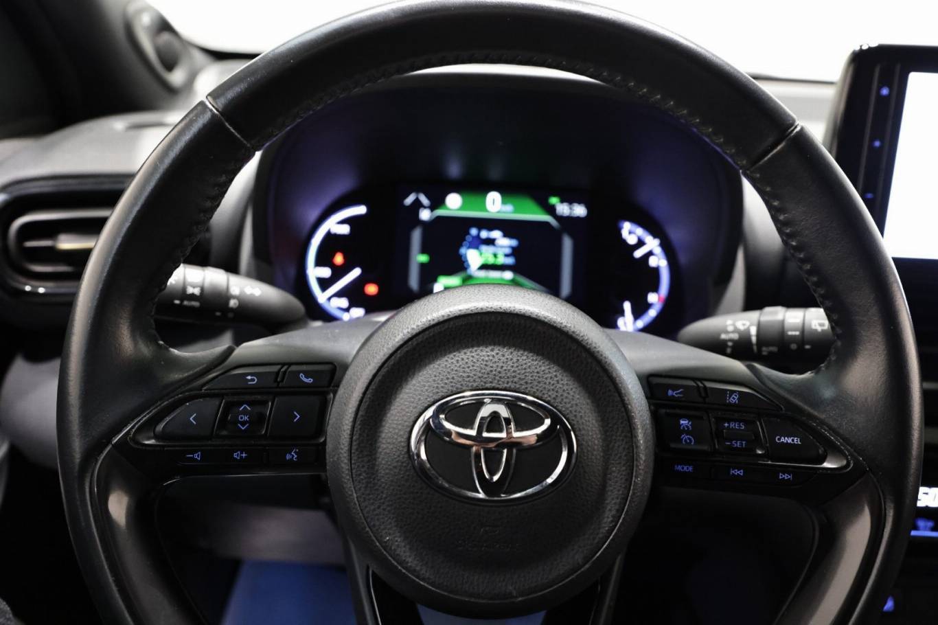 TOYOTA Yaris Cross 7