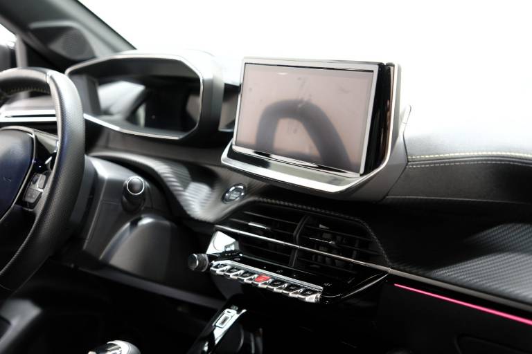 PEUGEOT 208 54