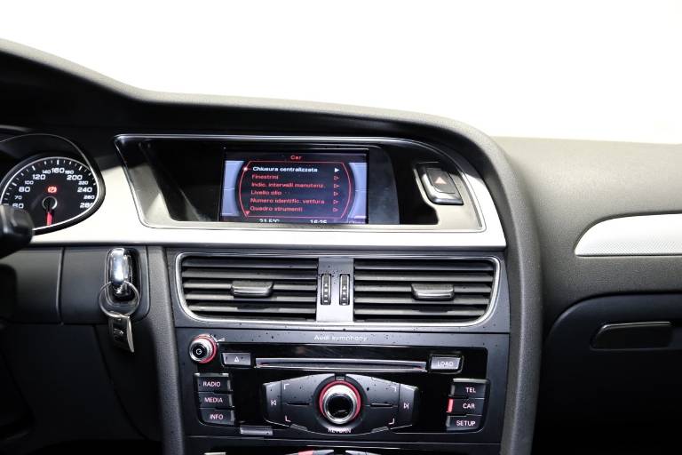 AUDI A4 28