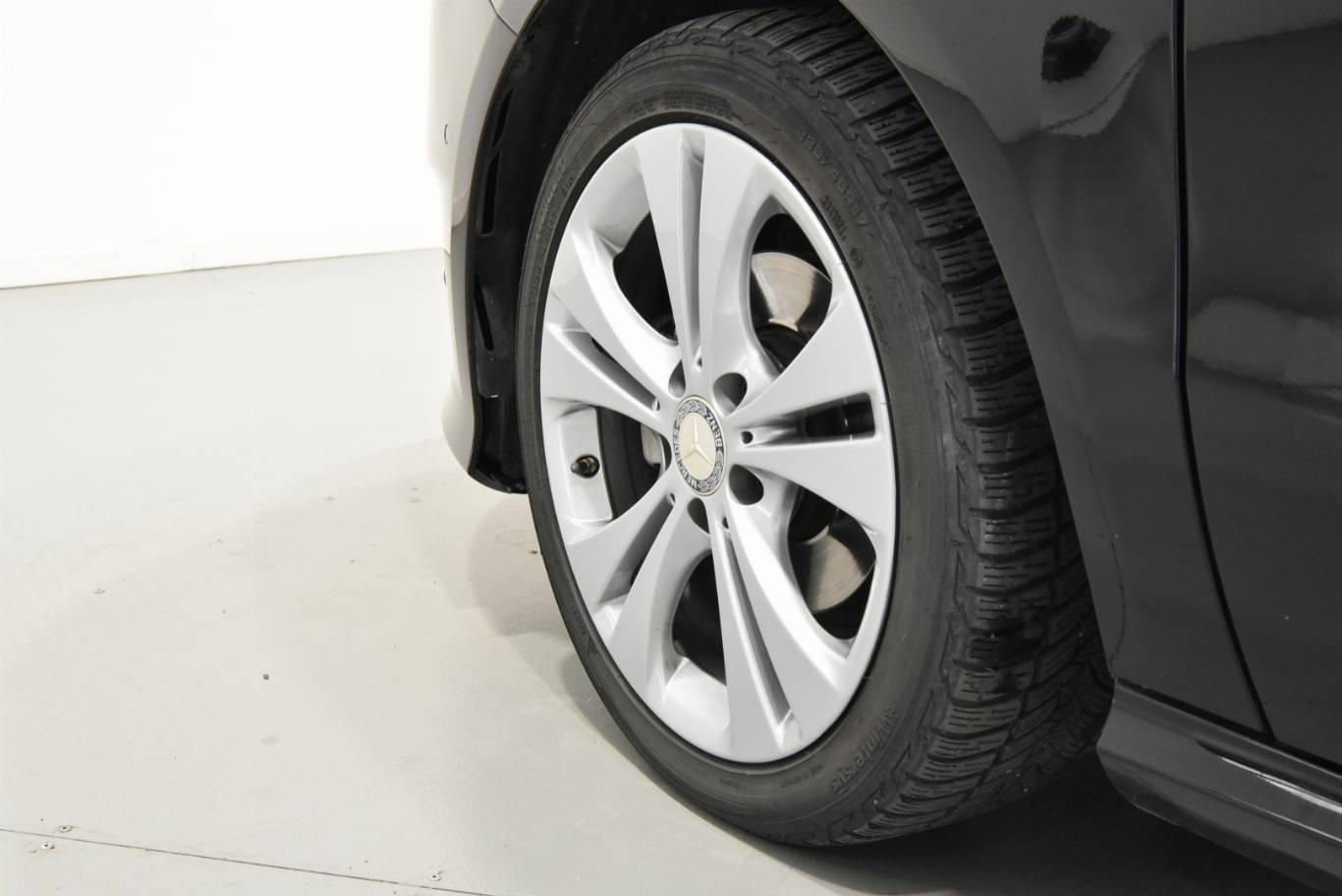 MERCEDES-BENZ B 180 9