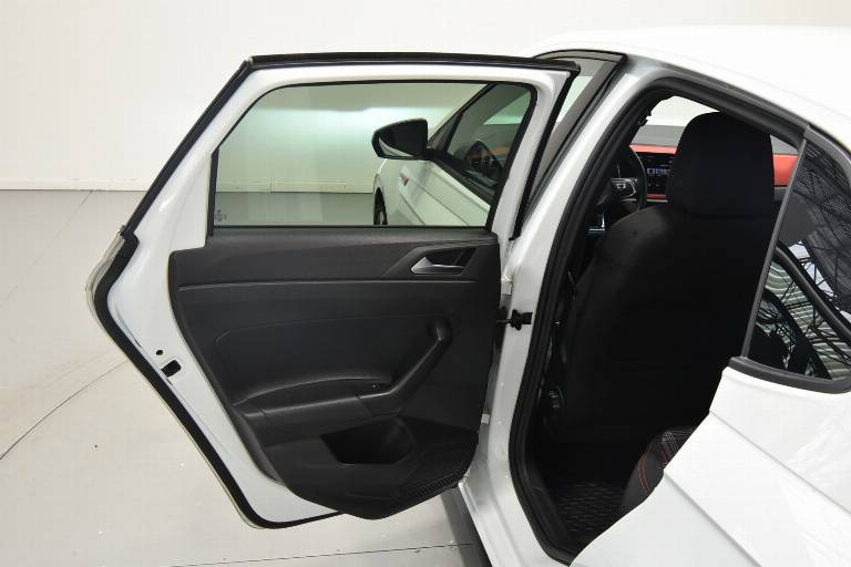 VOLKSWAGEN Polo GTI 38