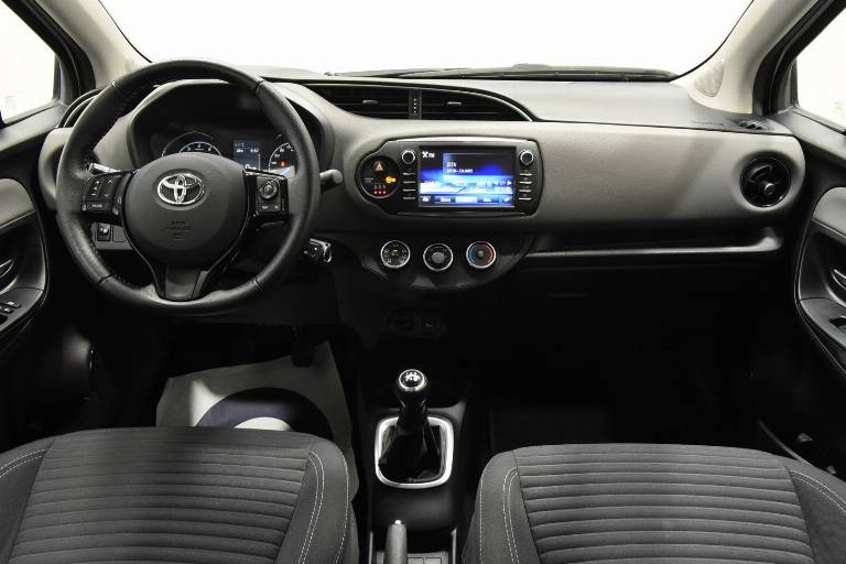 TOYOTA Yaris 25