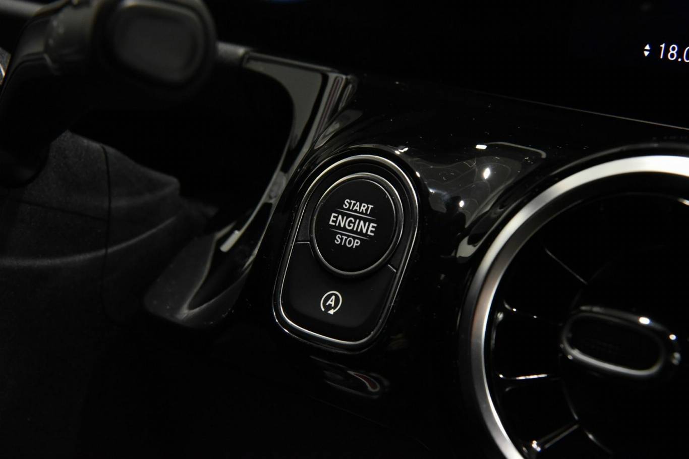 MERCEDES-BENZ GLA 200 33