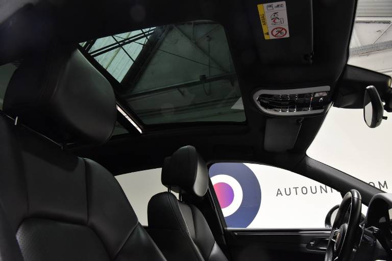 PORSCHE Macan 35