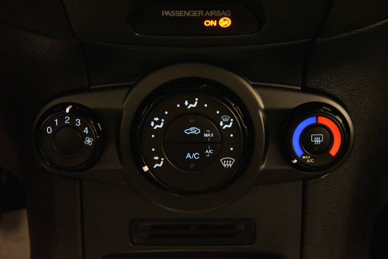 FORD Fiesta 11