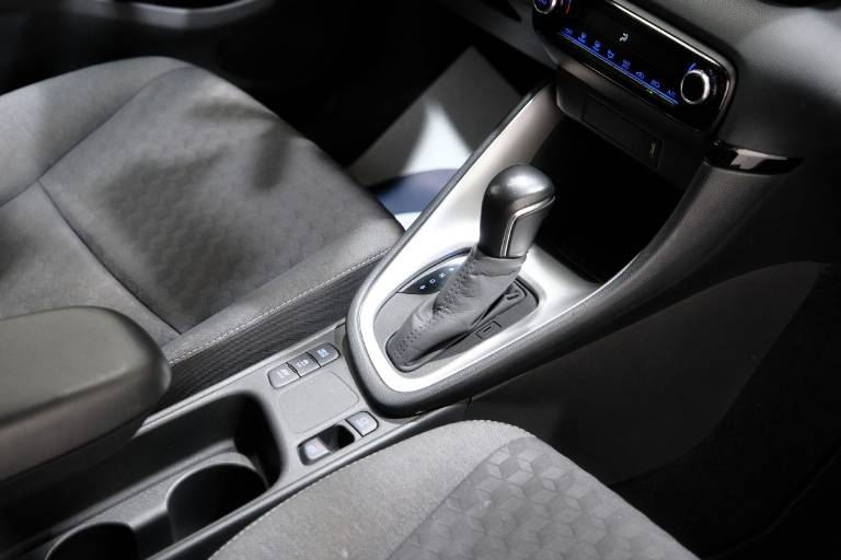 TOYOTA Yaris 57