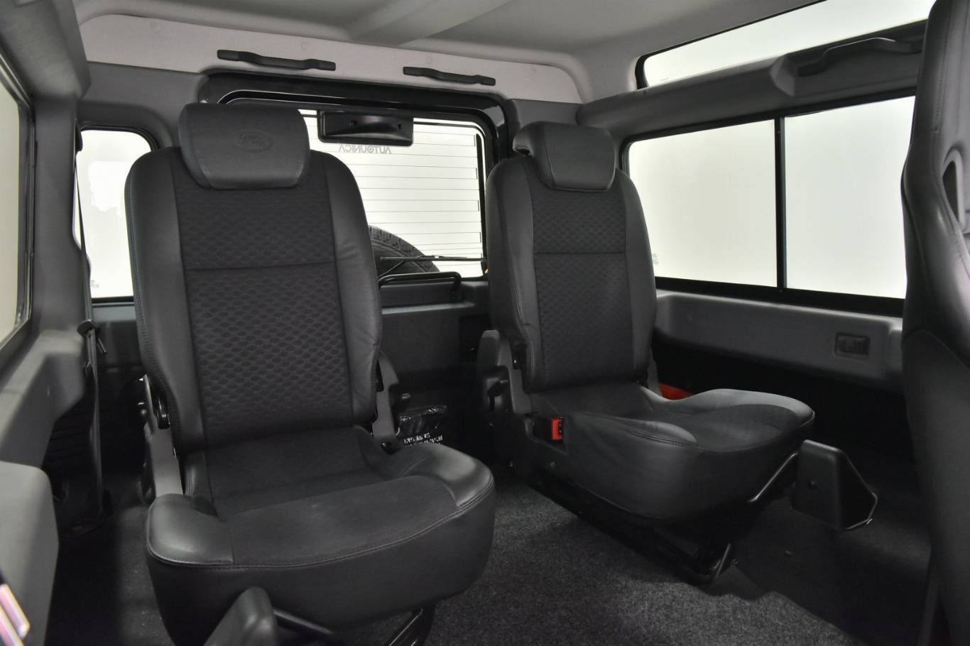 LAND ROVER Defender 59