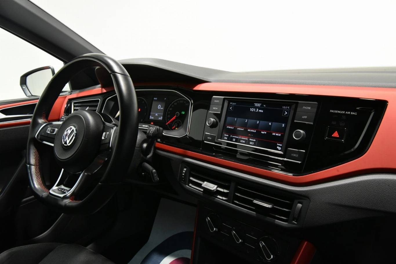 VOLKSWAGEN Polo 37