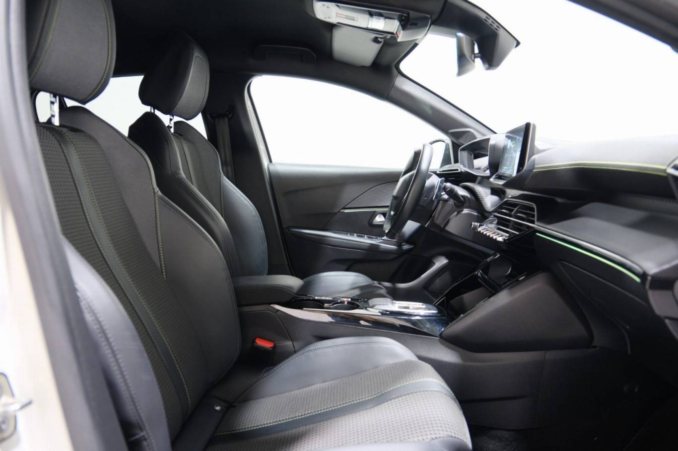 PEUGEOT 208 7