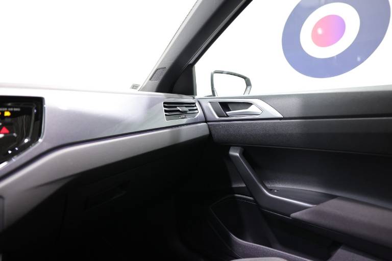VOLKSWAGEN Polo GTI 32