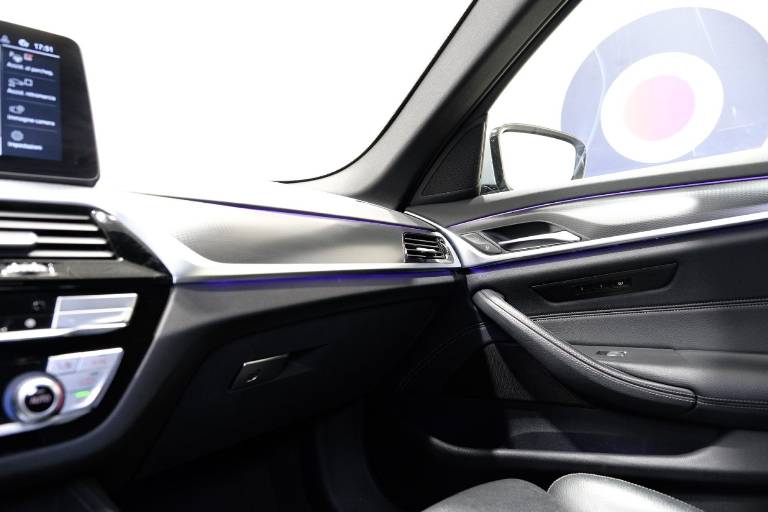 BMW 530 32