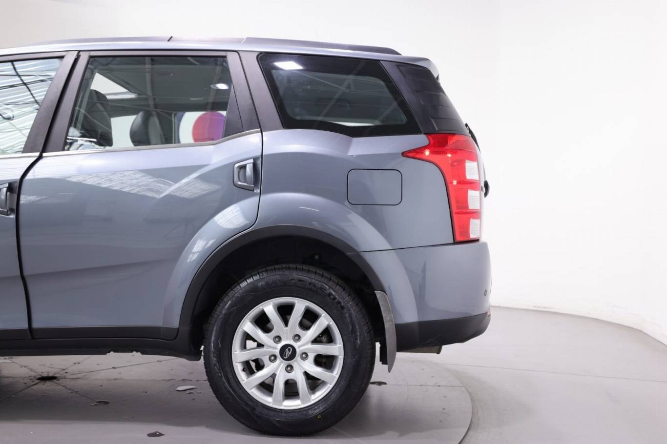 MAHINDRA XUV500 36