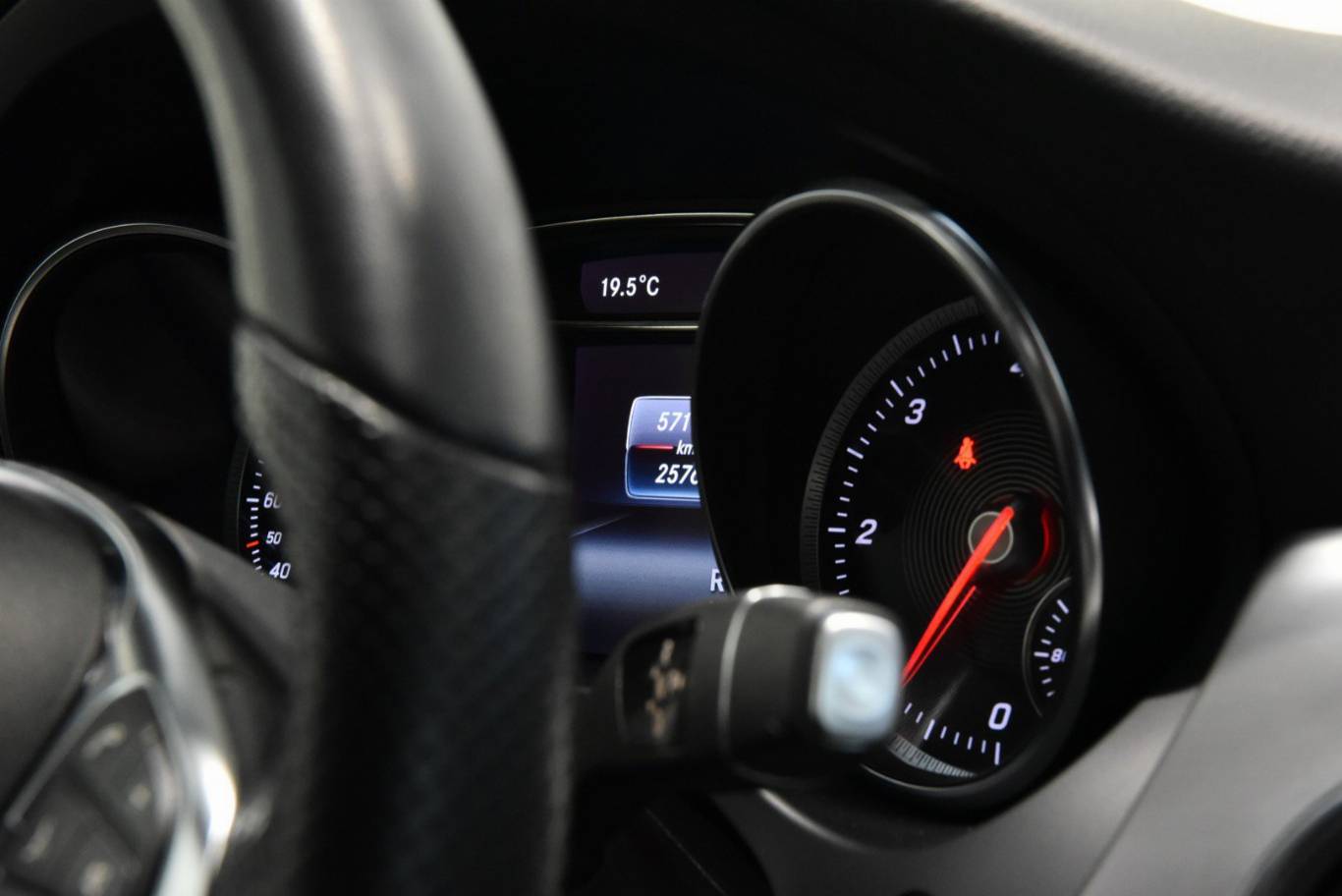 MERCEDES-BENZ GLA 200 50