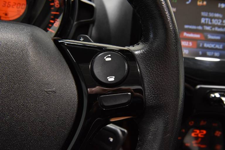 PEUGEOT 108 8