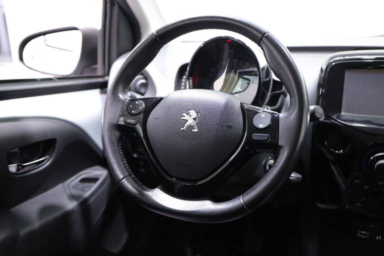 PEUGEOT 108 32