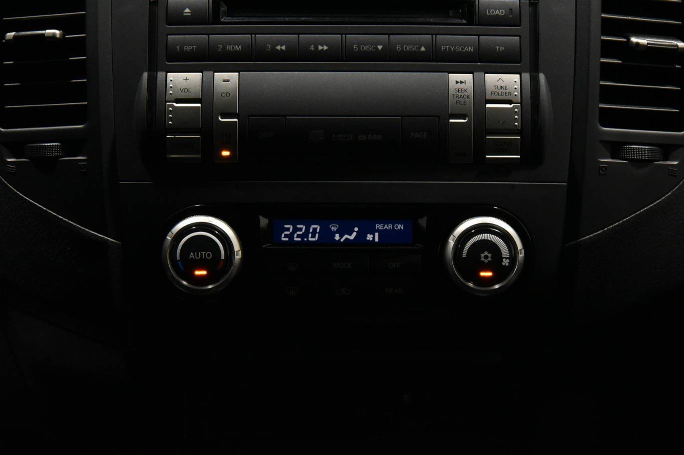 MITSUBISHI Pajero 29