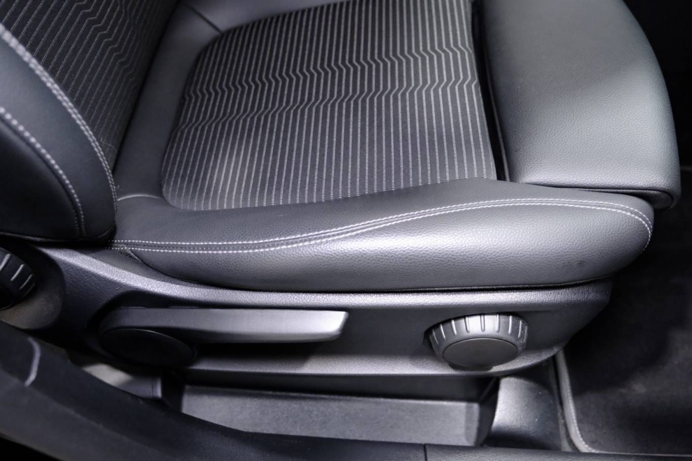 MERCEDES-BENZ GLB 200 64