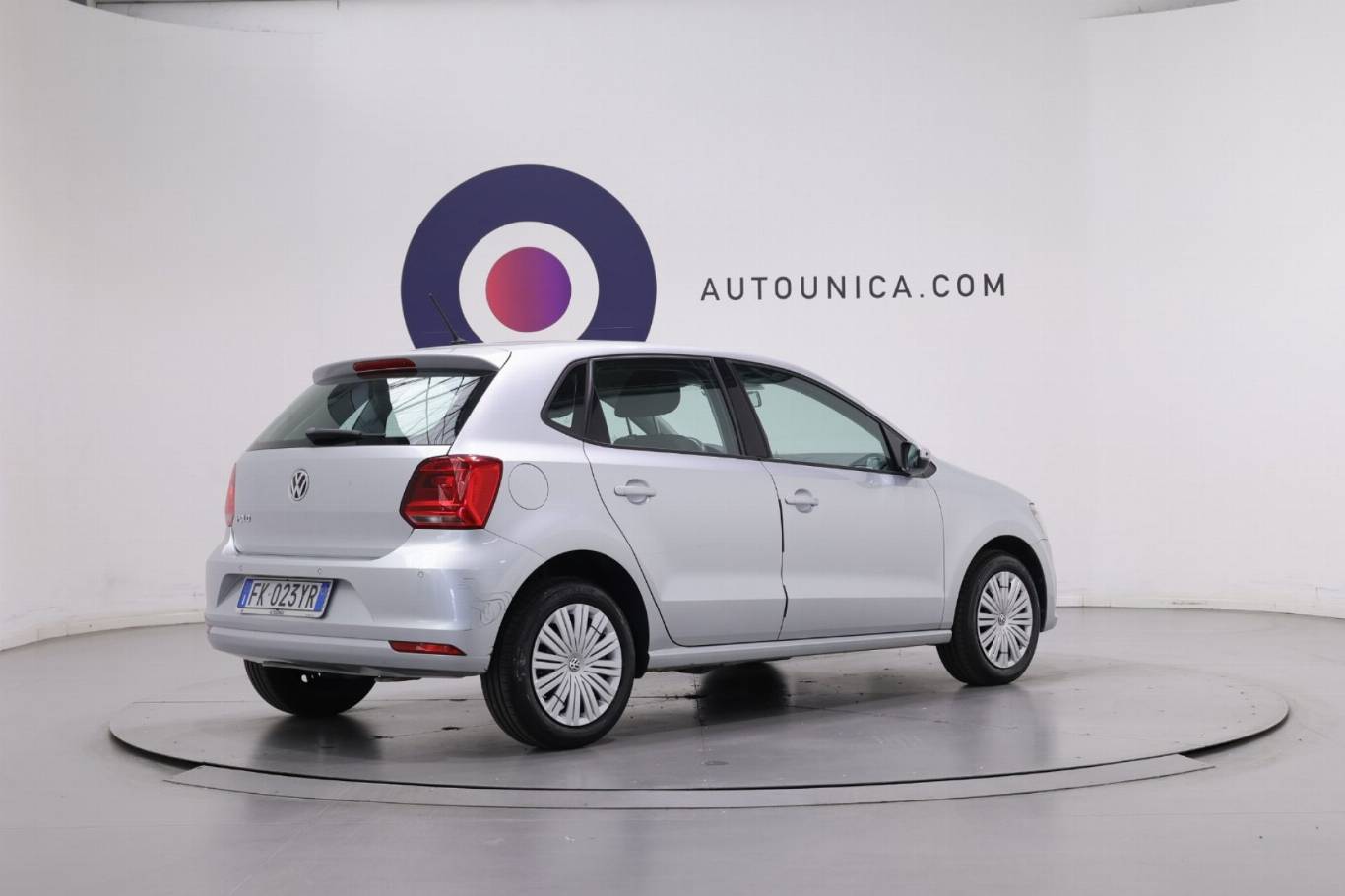 VOLKSWAGEN Polo 14