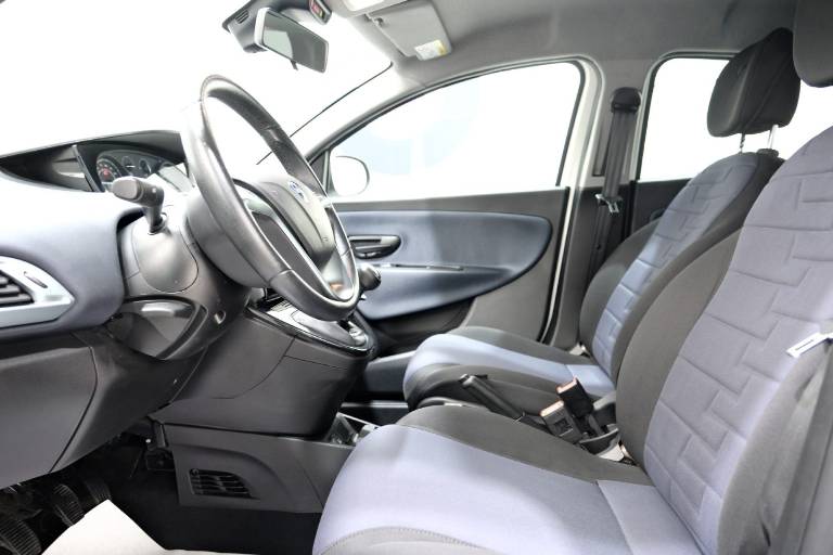 LANCIA Ypsilon 19