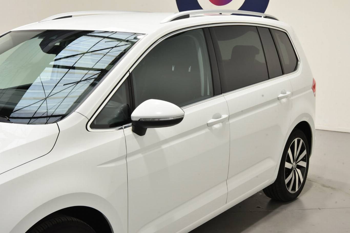 VOLKSWAGEN Touran 24