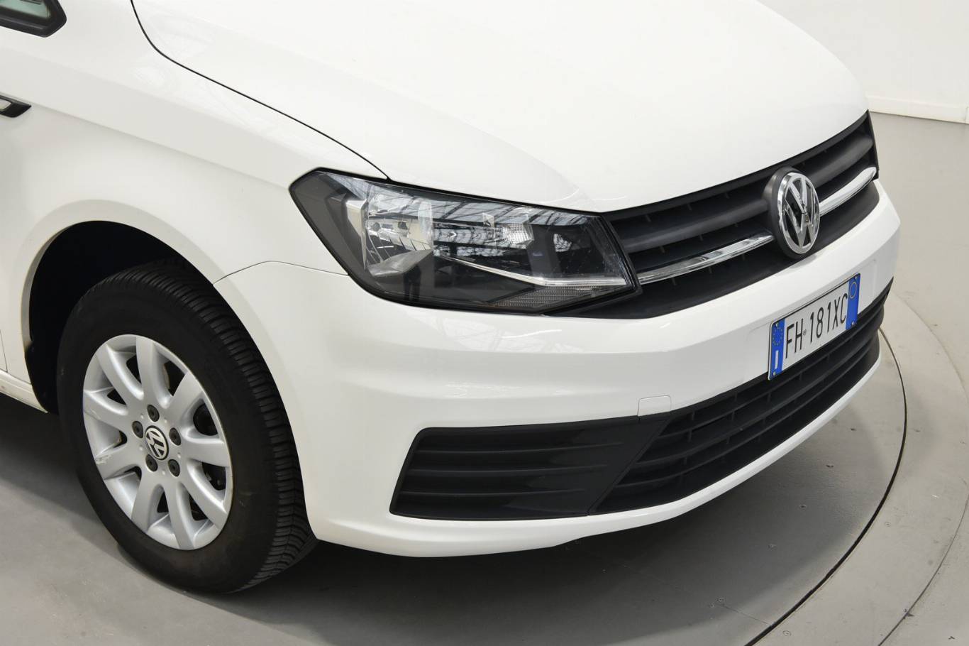 VOLKSWAGEN Caddy 38