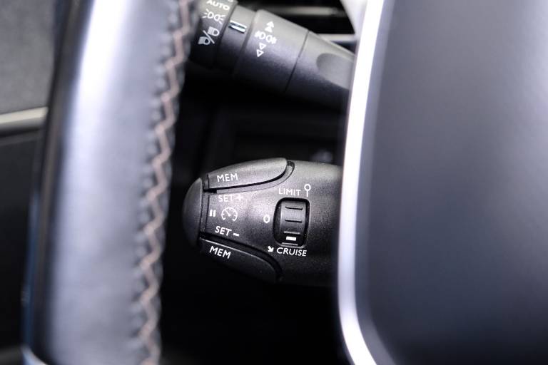 PEUGEOT 3008 26