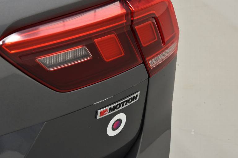 VOLKSWAGEN Tiguan 46