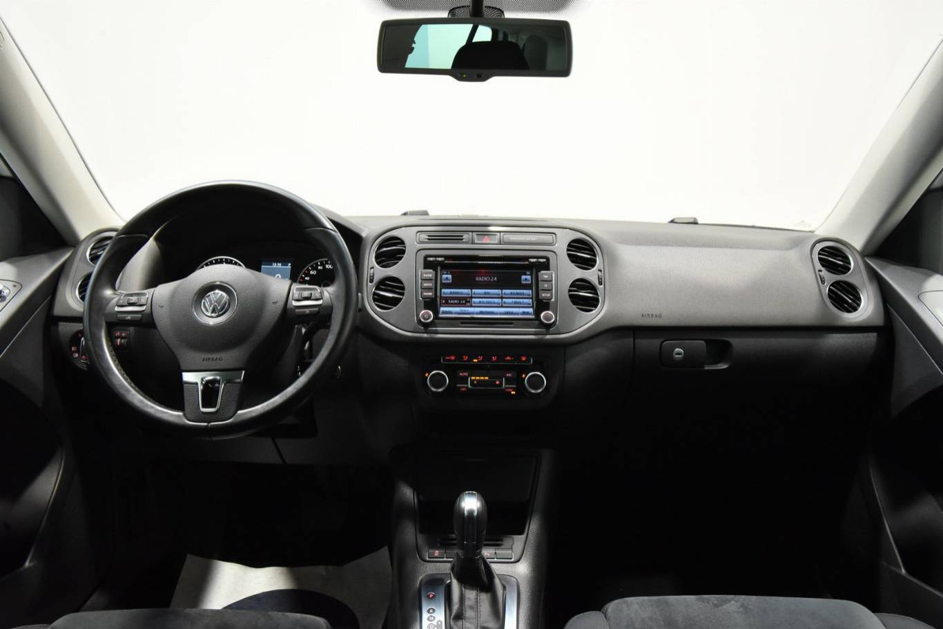 VOLKSWAGEN Tiguan 22