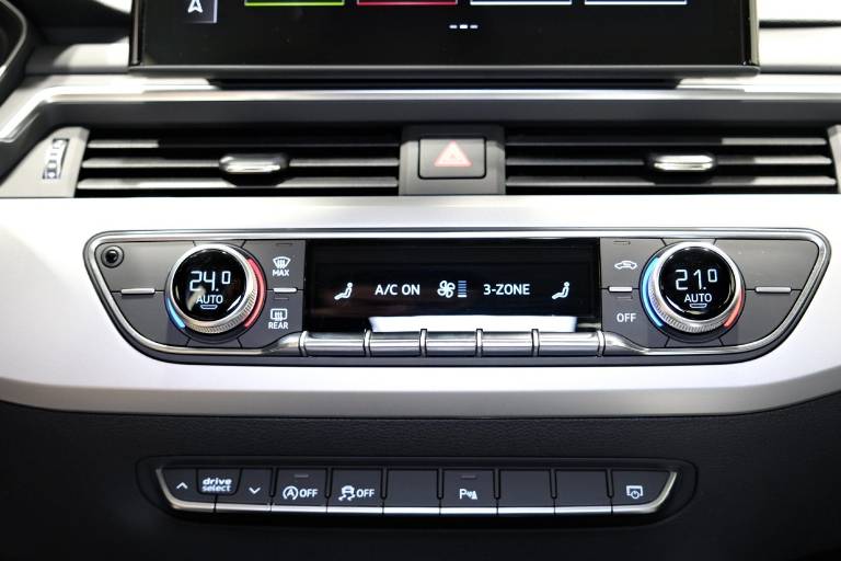 AUDI A4 31