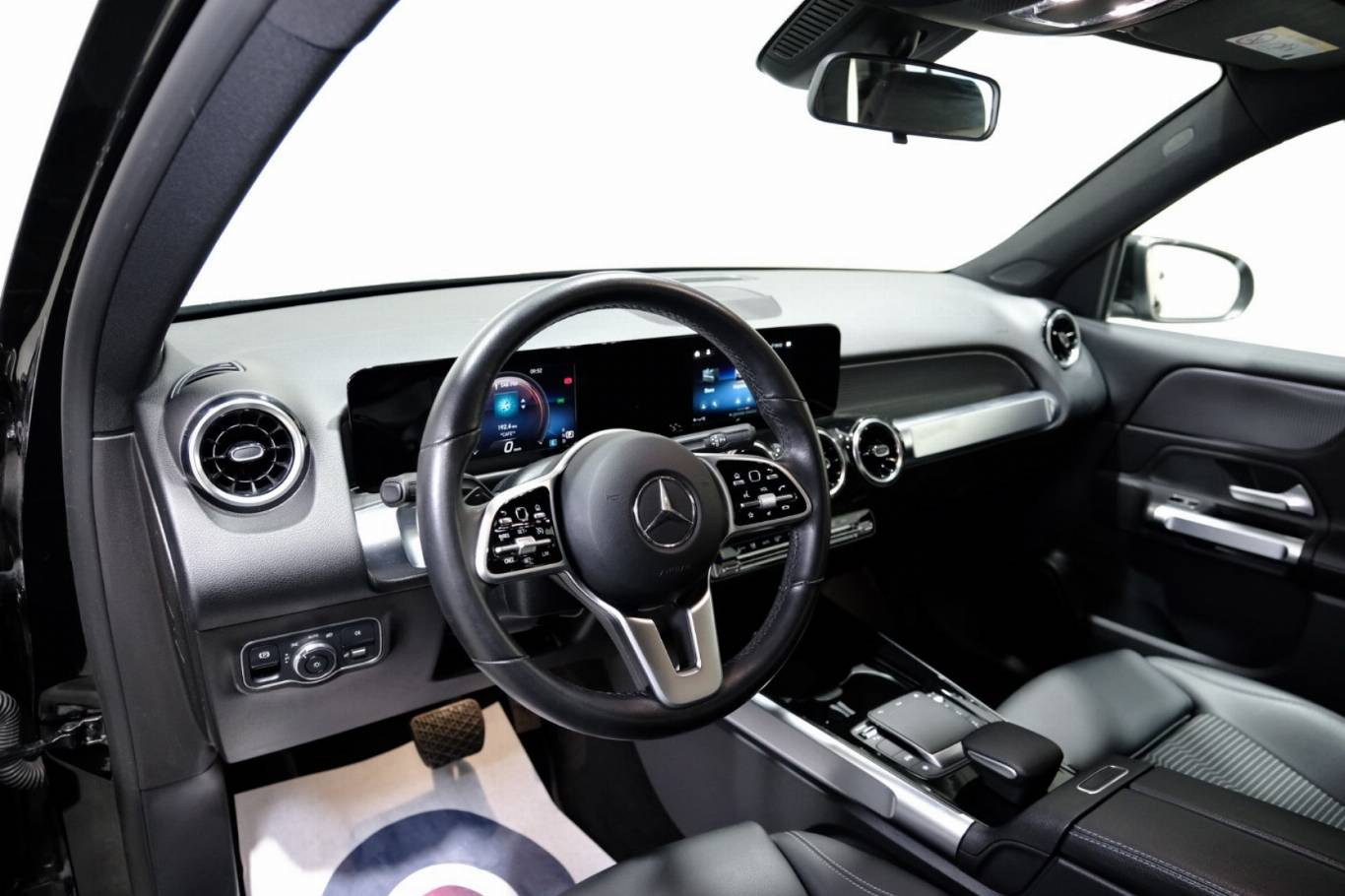 MERCEDES-BENZ GLB 200 5