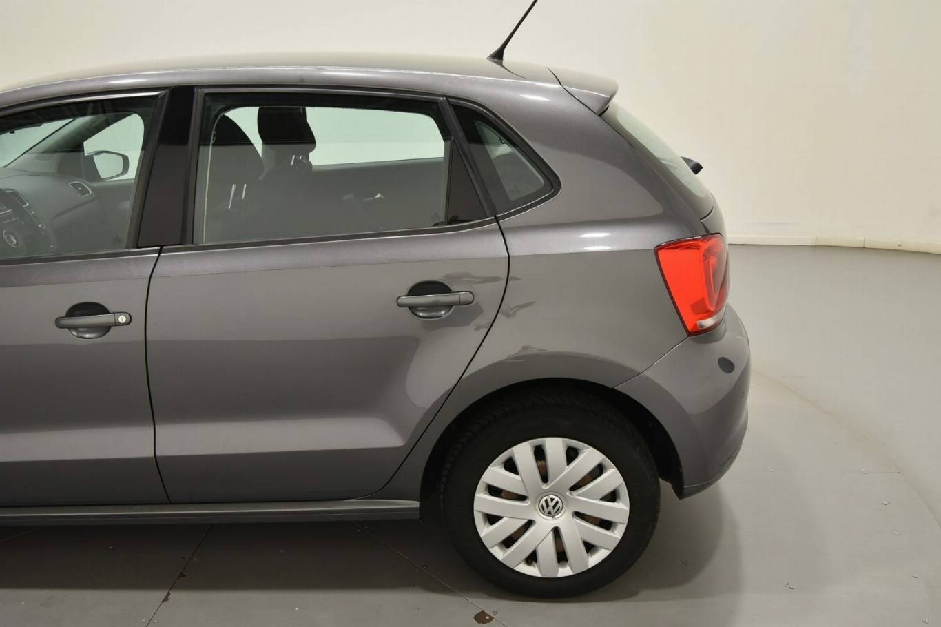 VOLKSWAGEN Polo 43