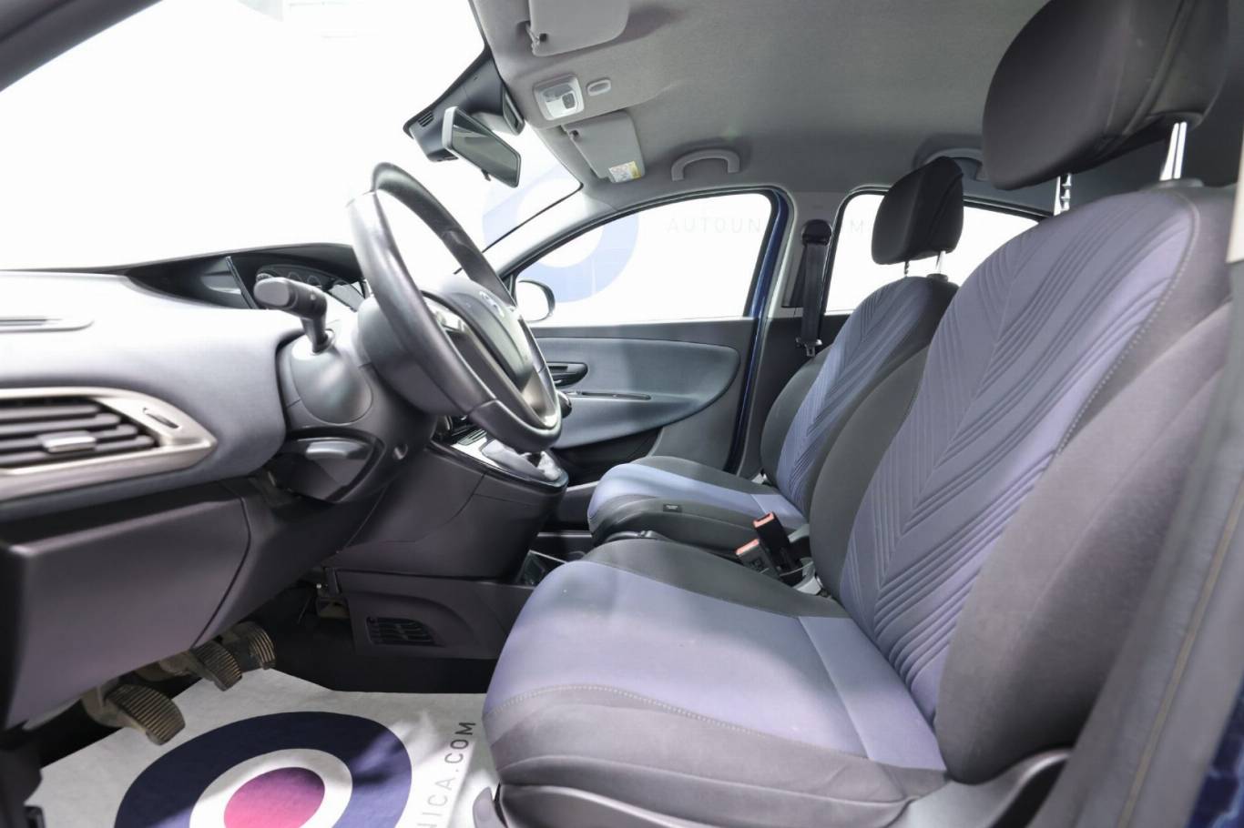 LANCIA Ypsilon 19