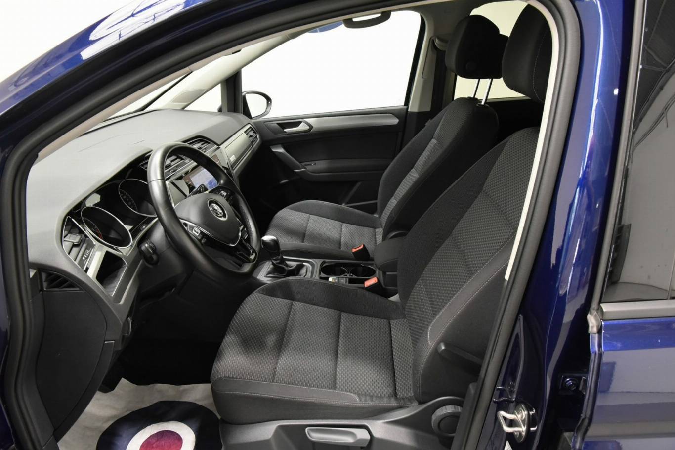 VOLKSWAGEN Touran 4