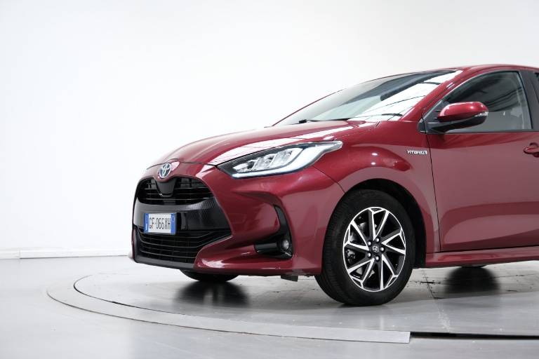 TOYOTA Yaris 12