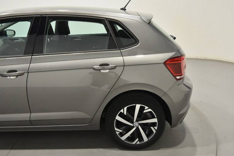 VOLKSWAGEN Polo 45