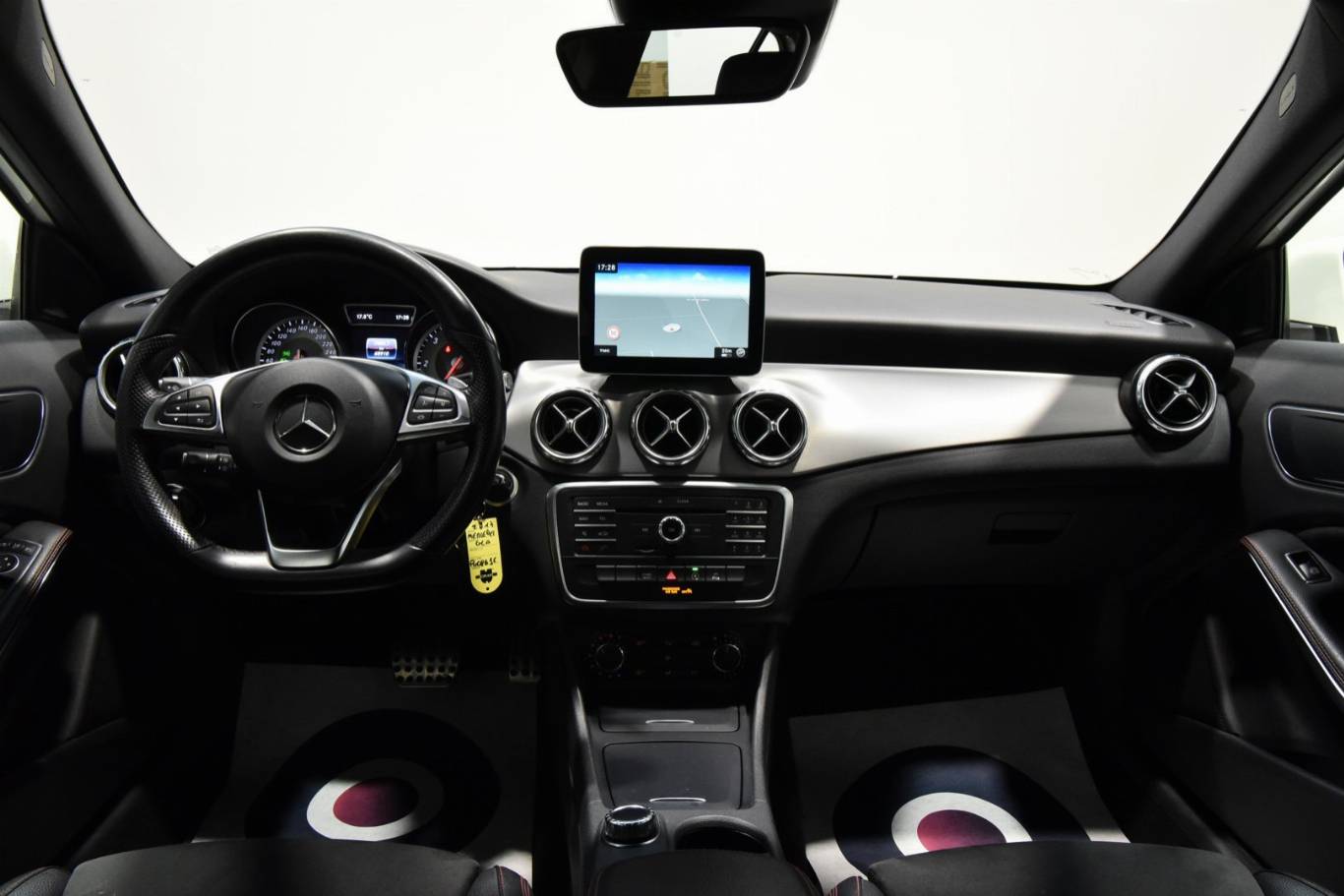 MERCEDES-BENZ GLA 200 20