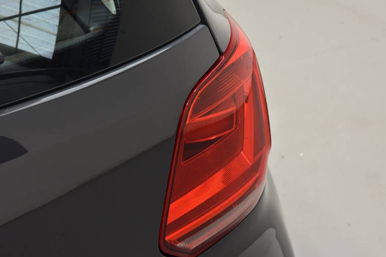 VOLKSWAGEN Polo 39
