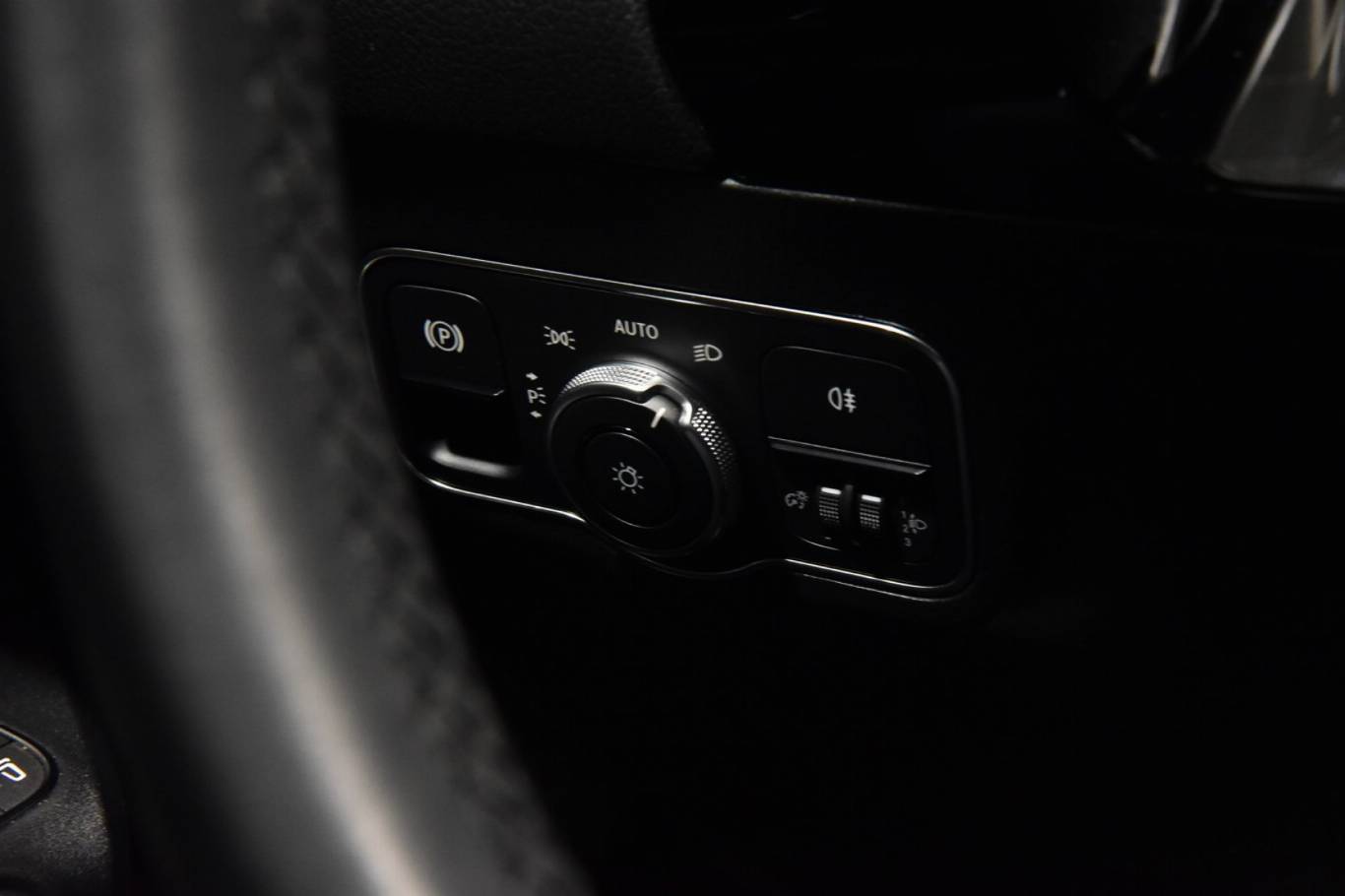 MERCEDES-BENZ GLA 180 27