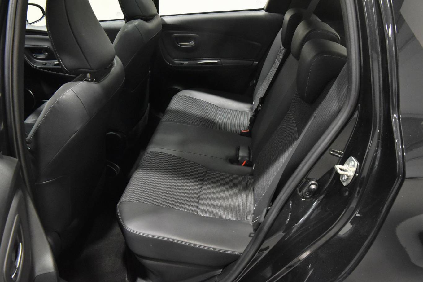 TOYOTA Yaris 17
