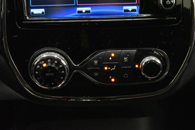 RENAULT Captur 11