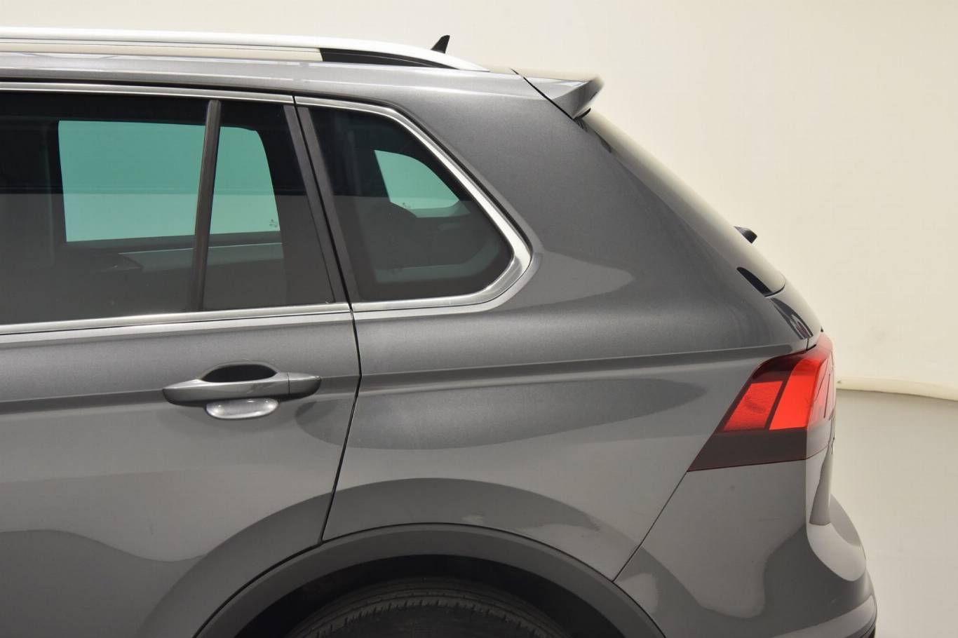 VOLKSWAGEN Tiguan 37