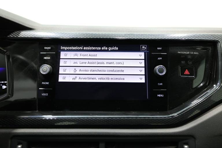 VOLKSWAGEN Polo 26