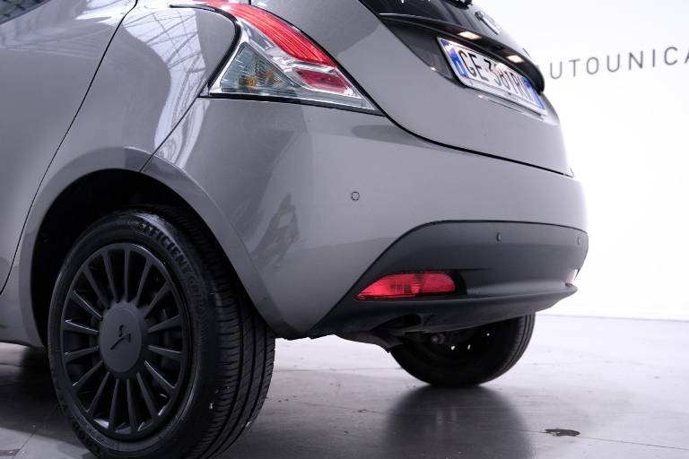 LANCIA Ypsilon 40
