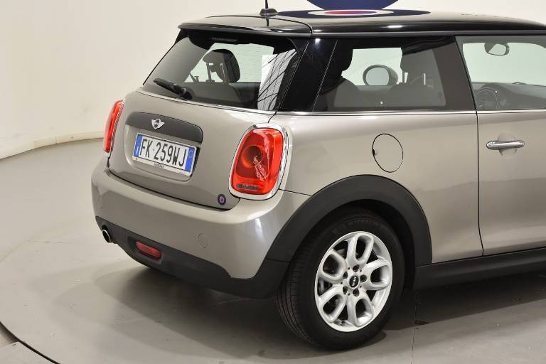 MINI One 19