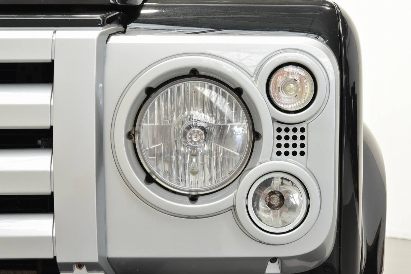 LAND ROVER Defender 15