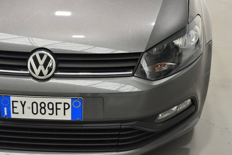 VOLKSWAGEN Polo 15
