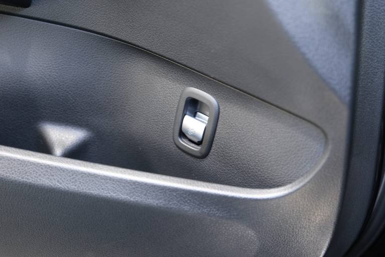 MERCEDES-BENZ C 200 39
