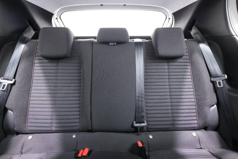 PEUGEOT 208 33