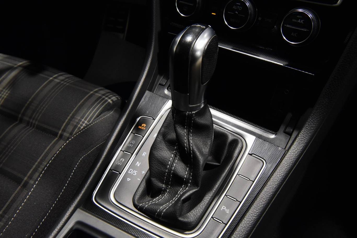 VOLKSWAGEN Golf GTD 34